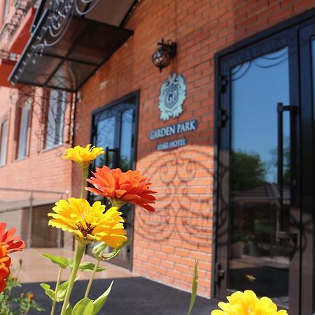 Golden Park Hotel Pavlodar Exterior foto