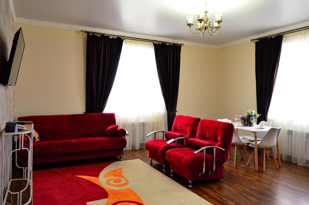 Golden Park Hotel Pavlodar Exterior foto